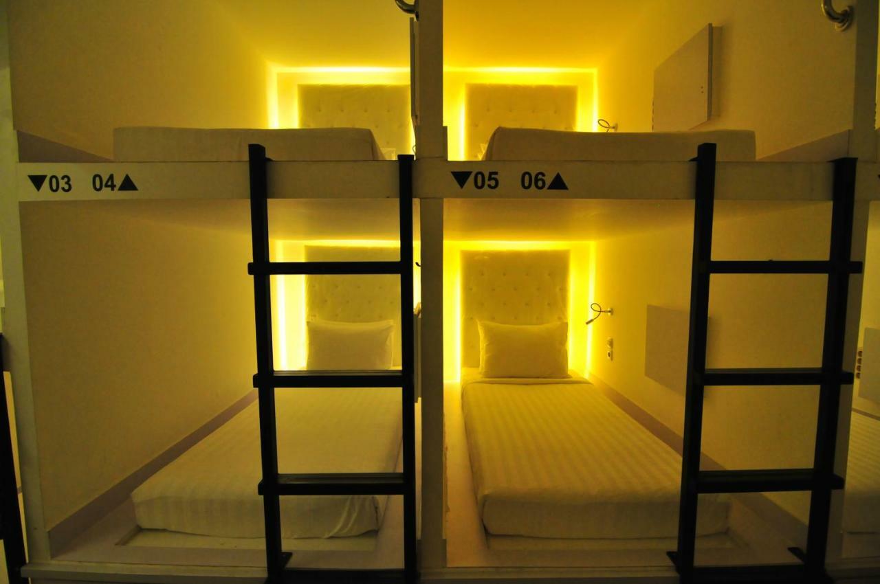 Capsule Hostel Old Batavia Jakarta Exterior photo