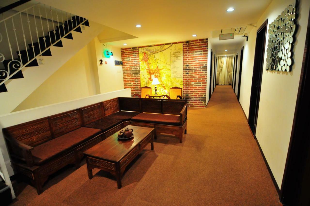 Capsule Hostel Old Batavia Jakarta Exterior photo